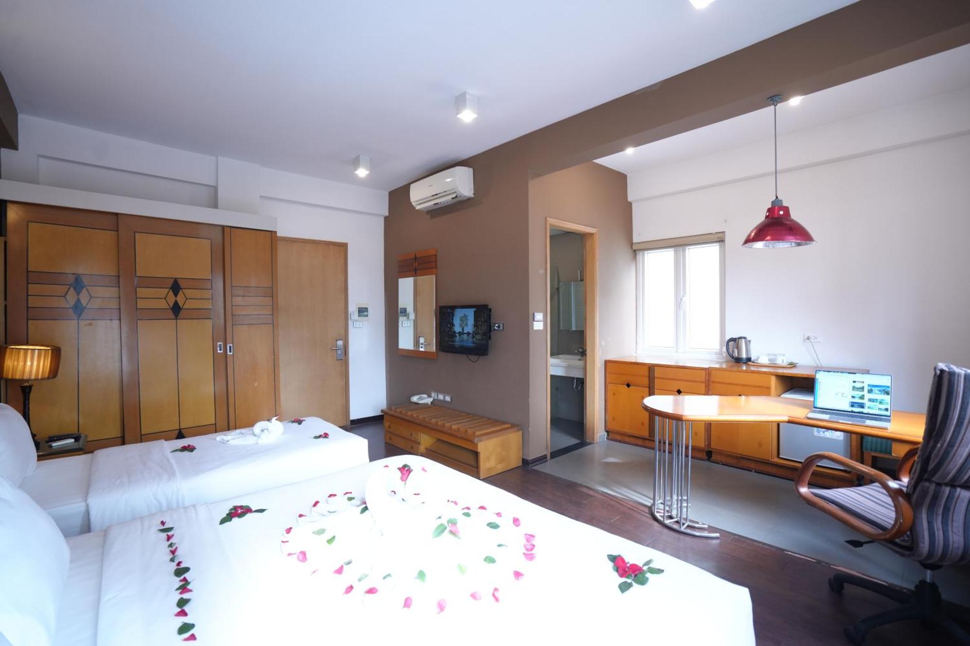 Golden Sunshine Villa Hotel And Travel Hanoi Exterior photo